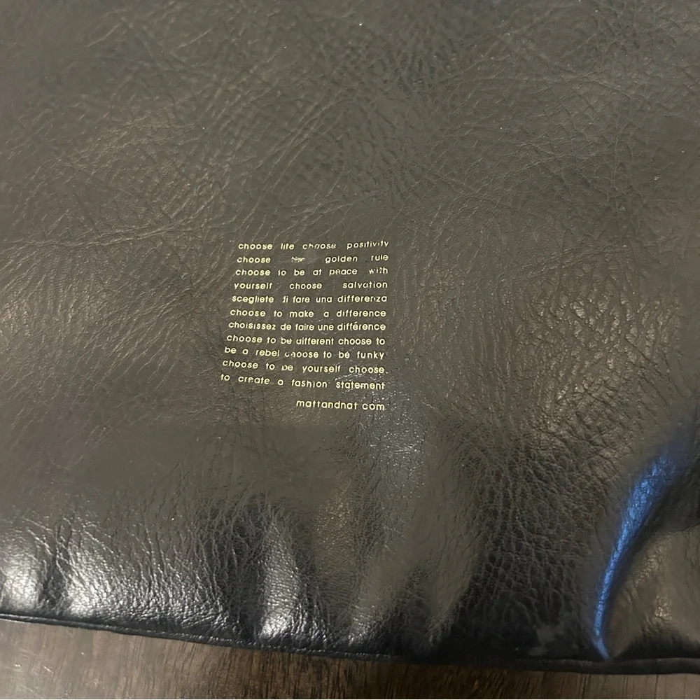 MATT & NAT ~ Vintage butter soft vegan leather unisex messenger handbag - Picture 7 of 16